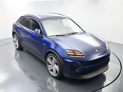 Used 2024 Porsche Macan 4 Electric image 37