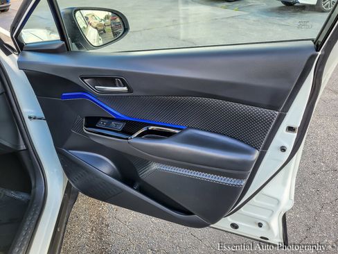 Used 2021 Toyota C-HR XLE image 30