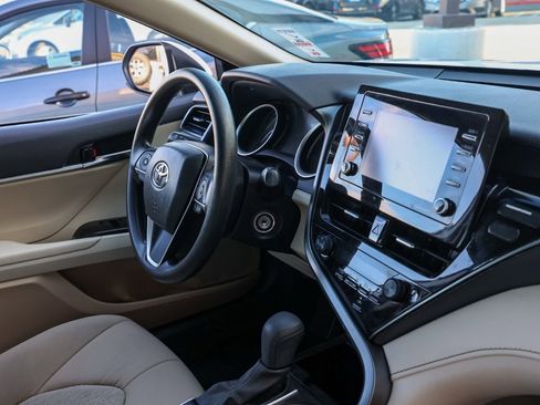Used 2022 Toyota Camry LE image 19