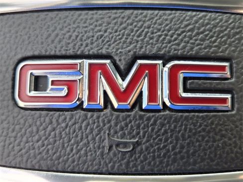 Used 2024 GMC Terrain SLT image 26