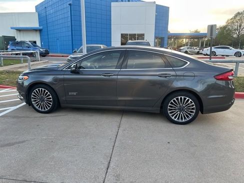 Used 2018 Ford Fusion Energi SE image 3