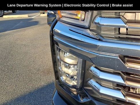 Used 2022 Chevrolet Silverado 2500 High Country w/ Z71 Off-Road Package image 16