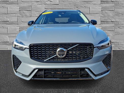 Used 2024 Volvo XC60 B5 Plus w/ Climate Package AWD/4WD image 3