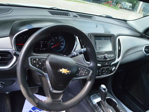 Used 2018 Chevrolet Equinox LS FWD image 16