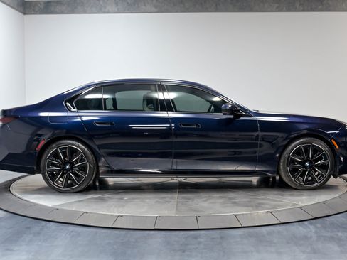 Used 2023 BMW 760i xDrive w/ Luxury Rear Seating Package AWD/4WD image 17