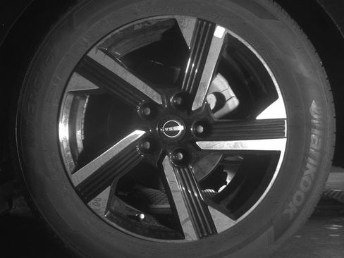 Used 2025 Nissan Sentra SV FWD image 13