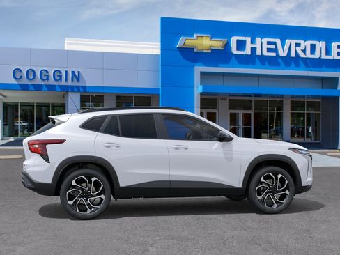New 2026 Chevrolet Trax RS w/ Driver Confidence Package FWD image 5