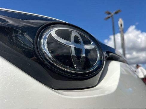 Used 2021 Toyota C-HR XLE image 39