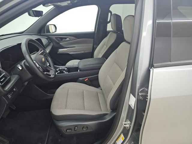 Used 2026 Chevrolet Traverse LT w/ Driver Confidence Package FWD image 2