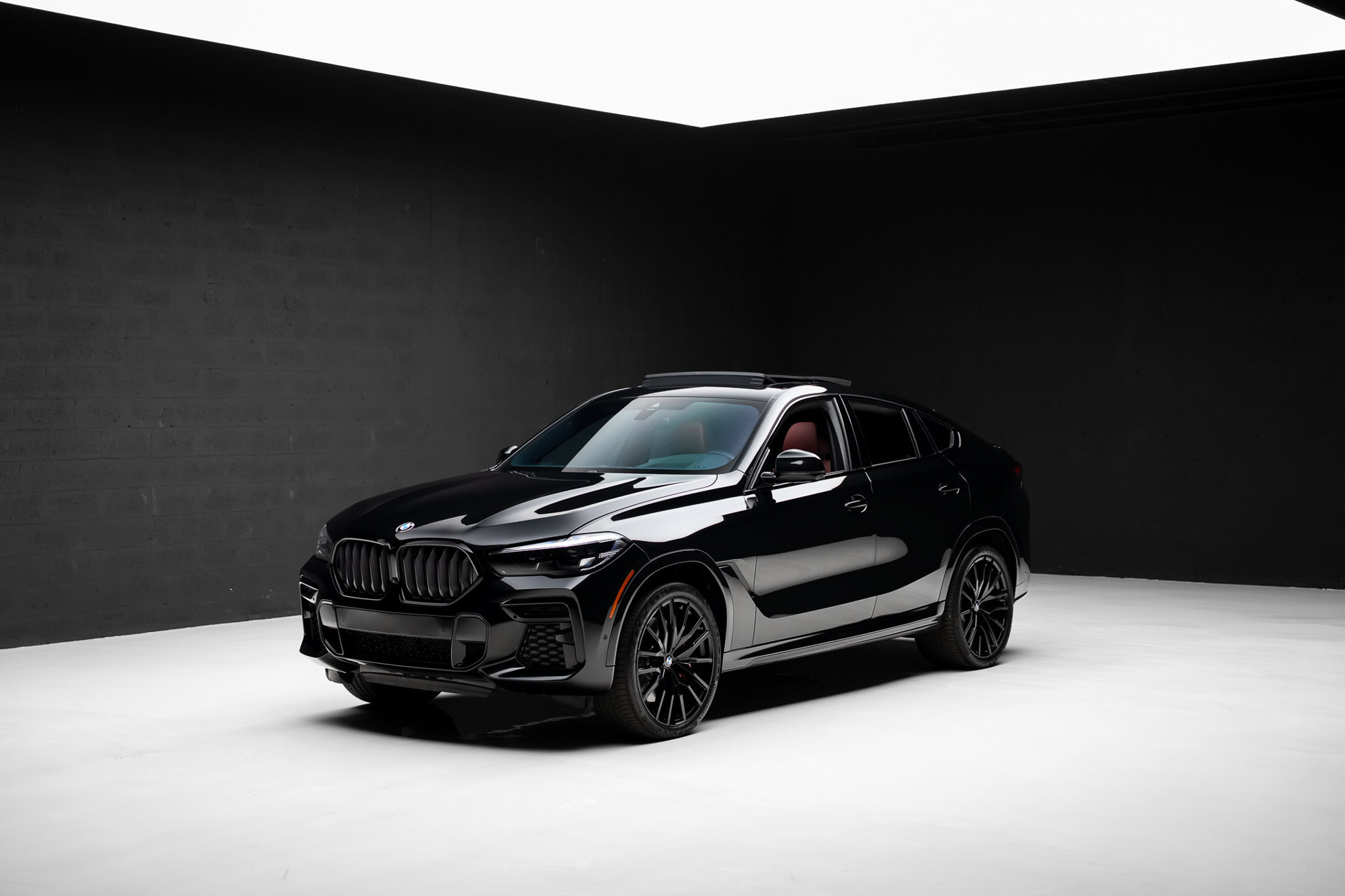 Used 2022 BMW X6 M50i w/ Premium Package AWD/4WD image 4
