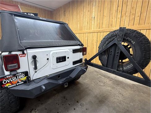 Used 2012 Jeep Wrangler Unlimited Sport w/ Connectivity Group AWD/4WD image 9