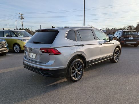 Used 2022 Volkswagen Tiguan SE image 3