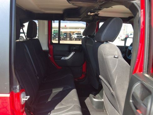 Used 2017 Jeep Wrangler Unlimited Sahara AWD/4WD image 24