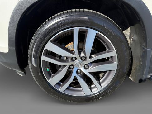 Used 2018 Honda Pilot Touring image 9