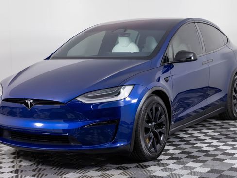 Used 2023 Tesla Model X image 2