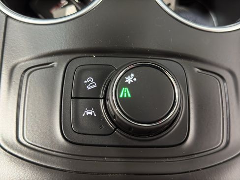 Used 2023 GMC Terrain SLE FWD image 29