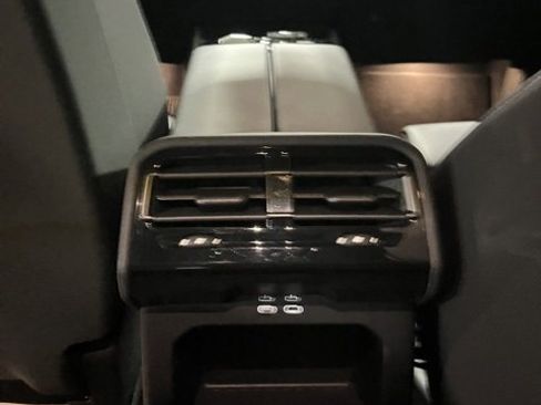 Used 2025 BMW 530i xDrive image 37