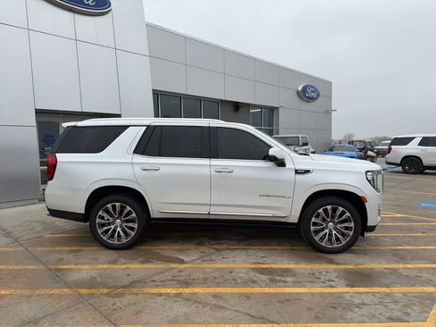 Used 2021 GMC Yukon Denali w/ Denali Premium Package image 8