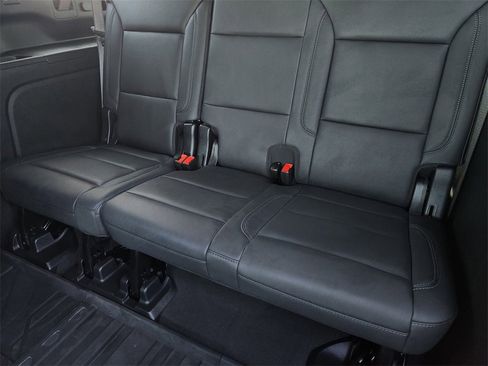 Certified 2025 Chevrolet Suburban Z71 w/ Z71 Off-Road Package image 30