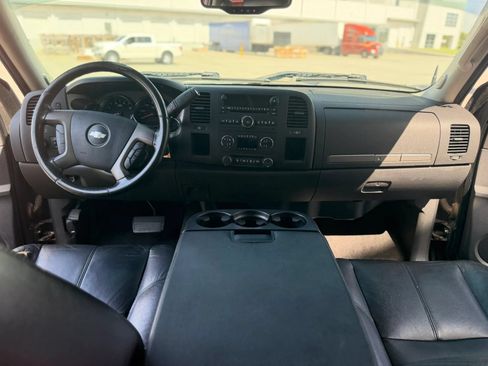 Used 2011 Chevrolet Silverado 2500 LT w/ Interior Plus Package RWD image 30