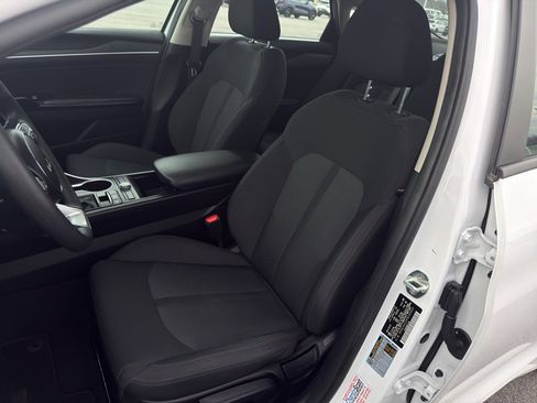 Used 2023 Kia K5 LXS image 22