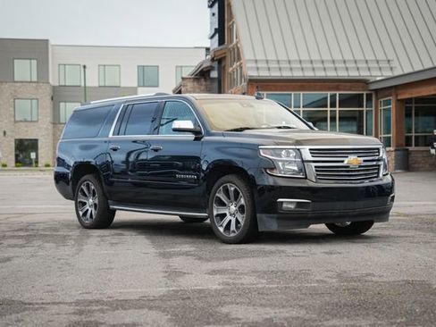 Used 2019 Chevrolet Suburban Premier AWD/4WD image 1