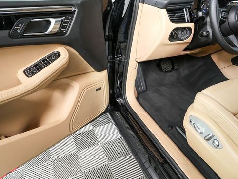 New 2025 Porsche Macan AWD image 8