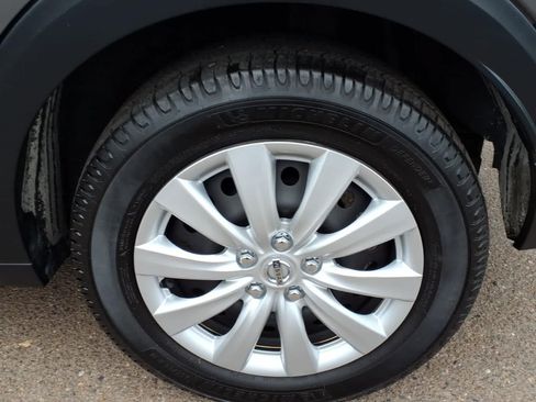 Used 2020 Nissan Kicks S FWD image 8