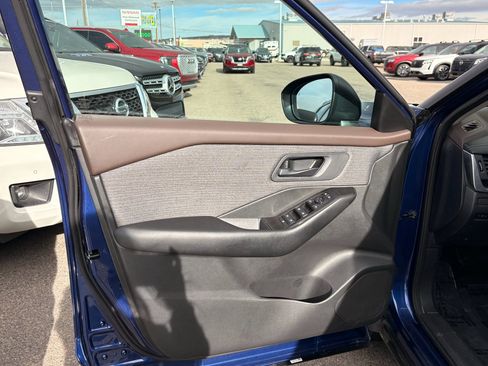 Used 2023 Nissan Rogue S image 13