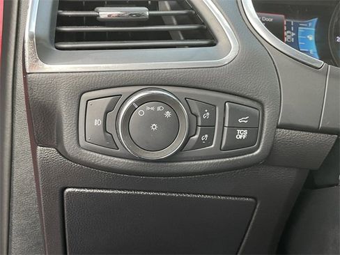 Used 2020 Ford Edge Titanium image 28