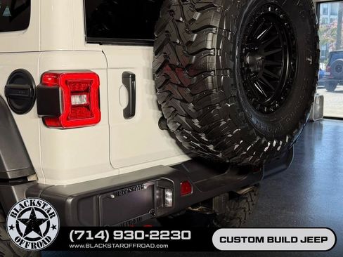 Used 2025 Jeep Wrangler Unlimited Rubicon AWD/4WD image 11