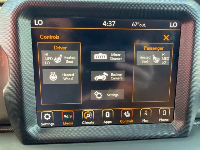 Used 2018 Jeep Wrangler Unlimited Sahara w/ Uconnect 4C Nav & Sound Group AWD/4WD image 23
