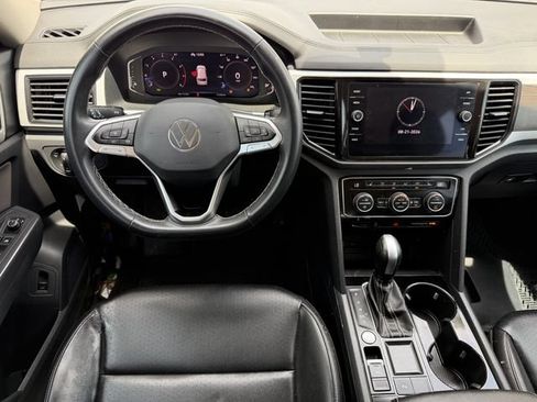 Used 2023 Volkswagen Atlas SE w/ Black Wheel Package FWD image 11
