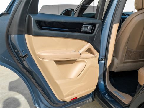 Used 2019 Porsche Cayenne image 40