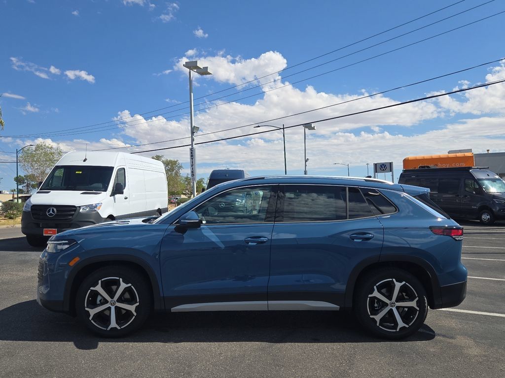 Used 2025 Volkswagen Tiguan SE FWD image 7