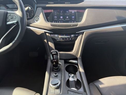 Used 2023 Cadillac XT6 Luxury image 24