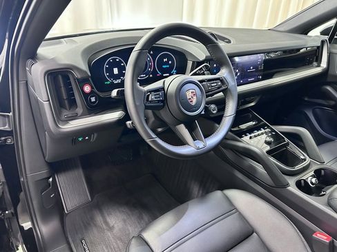 Used 2026 Porsche Cayenne Coupe image 4