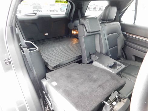 Used 2018 Ford Explorer Limited image 23