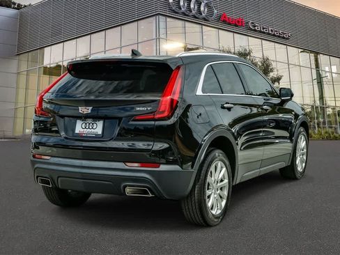 Used 2023 Cadillac XT4 Luxury w/ Cold Weather Package FWD image 4
