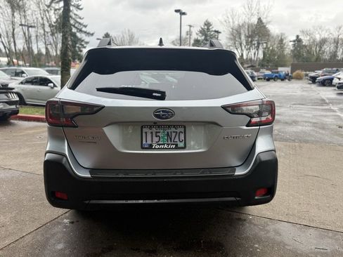 Used 2023 Subaru Outback Premium image 12