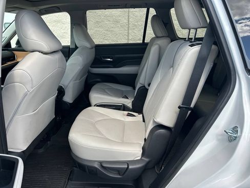 Used 2024 Toyota Grand Highlander AWD image 9