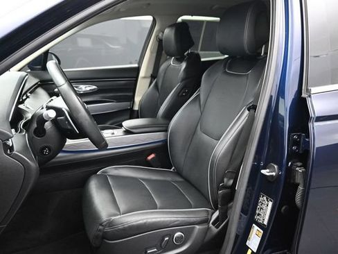 Used 2022 Genesis GV70 2.5T w/ Advanced Package AWD/4WD image 5