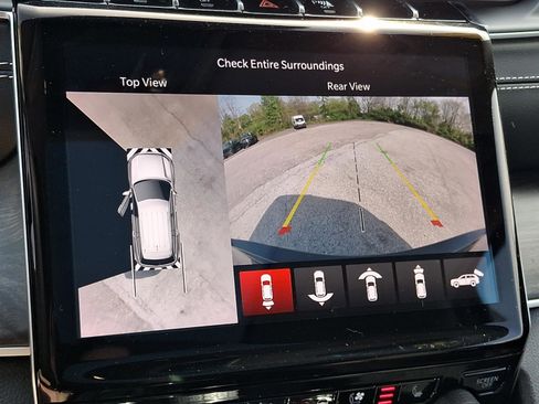 Certified 2023 Jeep Grand Cherokee Limited w/ Luxury Tech Group II image 18