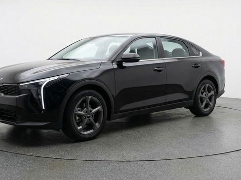 Used 2025 Kia K4 LXS image 3