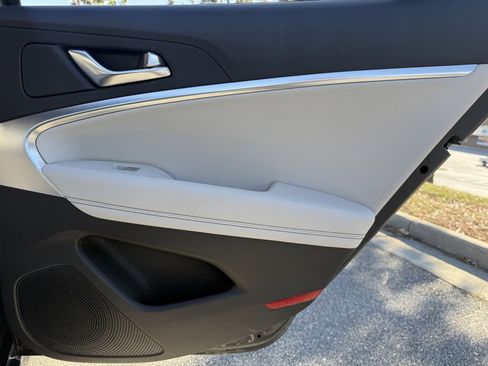 Used 2025 Genesis G70 2.5T image 46