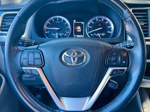 Used 2018 Toyota Highlander XLE image 11