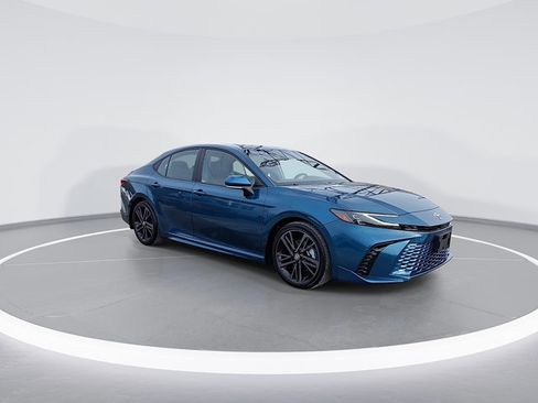 Used 2025 Toyota Camry XSE image 3