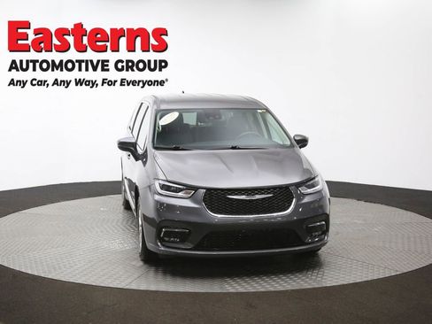 Used 2023 Chrysler Pacifica Touring-L FWD image 54