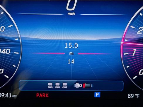 Used 2026 Mercedes-Benz GLC 300 4MATIC image 12