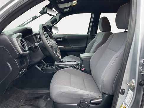 Used 2019 Toyota Tacoma TRD Sport image 9